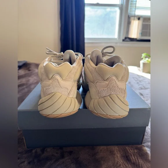 Adidas Yeezy 500 - Picture 4 of 8